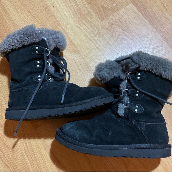 Girls UGG faux fur lined suede lace-up boots, black, size 2, EUC - Picture 6 of 6